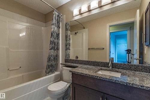 4906 Crabapple Lane Sw, Edmonton, AB - Indoor Photo Showing Bathroom