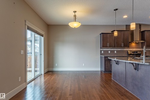 4906 Crabapple Lane Sw, Edmonton, AB - Indoor Photo Showing Kitchen With Upgraded Kitchen