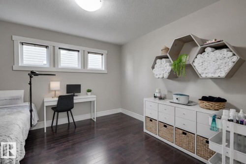 1564 36 Avenue, Edmonton, AB - Indoor Photo Showing Bedroom