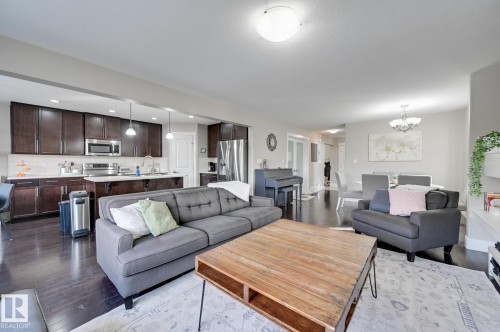 1564 36 Avenue, Edmonton, AB - Indoor Photo Showing Living Room