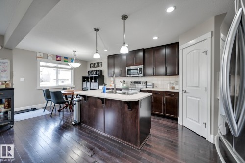 1564 36 Avenue, Edmonton, AB - Indoor Photo Showing Kitchen With Upgraded Kitchen