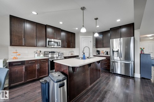 1564 36 Avenue, Edmonton, AB - Indoor Photo Showing Kitchen With Upgraded Kitchen