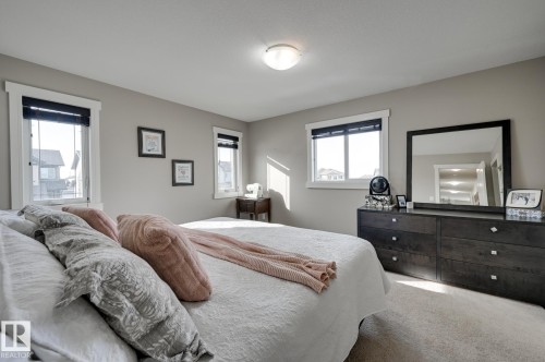 1564 36 Avenue, Edmonton, AB - Indoor Photo Showing Bedroom