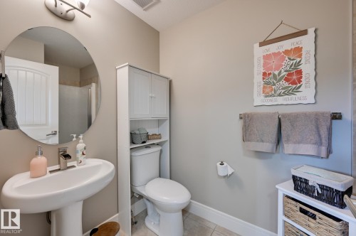 1564 36 Avenue, Edmonton, AB - Indoor Photo Showing Bathroom