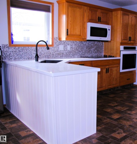 26 Simonette Crescent, Devon, AB - Indoor Photo Showing Kitchen