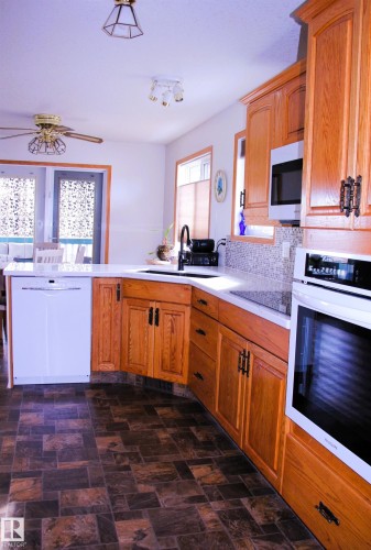 26 Simonette Crescent, Devon, AB - Indoor Photo Showing Kitchen