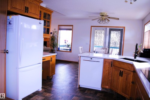 26 Simonette Crescent, Devon, AB - Indoor Photo Showing Kitchen