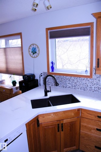 26 Simonette Crescent, Devon, AB - Indoor Photo Showing Kitchen With Double Sink