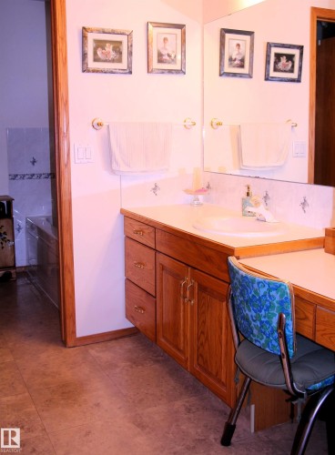 26 Simonette Crescent, Devon, AB - Indoor Photo Showing Bathroom