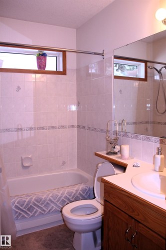 26 Simonette Crescent, Devon, AB - Indoor Photo Showing Bathroom