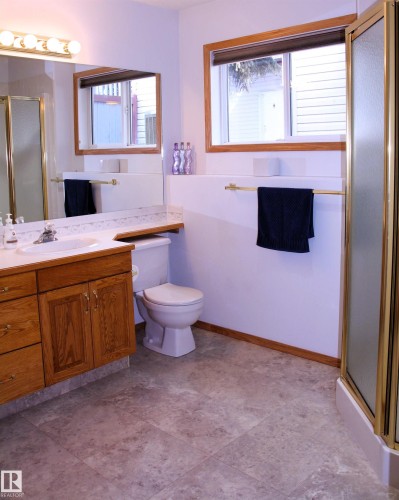 26 Simonette Crescent, Devon, AB - Indoor Photo Showing Bathroom