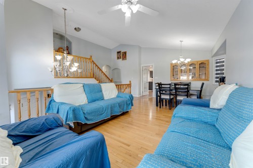 3139 34B Avenue, Edmonton, AB - Indoor Photo Showing Living Room