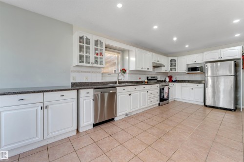 3139 34B Avenue, Edmonton, AB - Indoor Photo Showing Kitchen