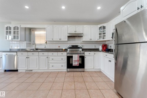 3139 34B Avenue, Edmonton, AB - Indoor Photo Showing Kitchen