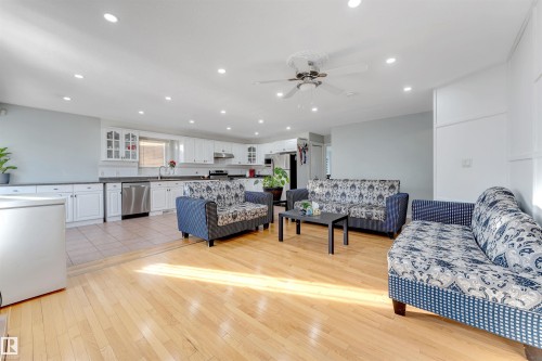 3139 34B Avenue, Edmonton, AB - Indoor Photo Showing Other Room