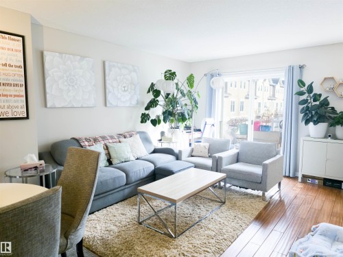 5161 Terwillegar Boulevard, Edmonton, AB - Indoor Photo Showing Living Room