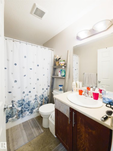 5161 Terwillegar Boulevard, Edmonton, AB - Indoor Photo Showing Bathroom