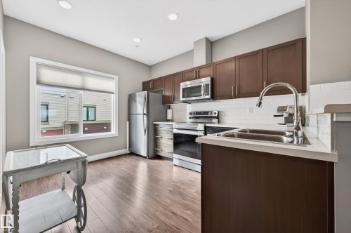 33 804 Welsh Drive, Edmonton, AB - Indoor Photo Showing Kitchen With Double Sink With Upgraded Kitchen