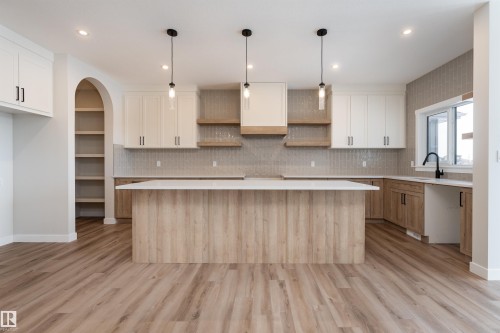 8 Tenuto Link, Spruce Grove, AB - Indoor Photo Showing Kitchen With Upgraded Kitchen