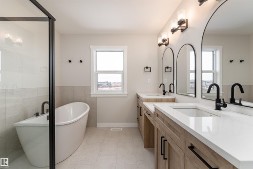 8 Tenuto Link, Spruce Grove, AB - Indoor Photo Showing Bathroom