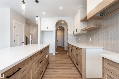 8 Tenuto Link, Spruce Grove, AB - Indoor Photo Showing Kitchen