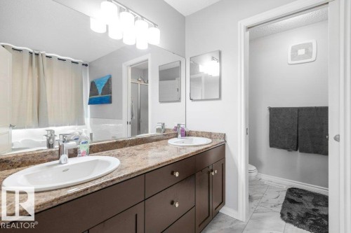 6105 17A Avenue, Edmonton, AB - Indoor Photo Showing Bathroom