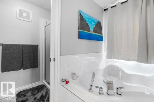 6105 17A Avenue, Edmonton, AB - Indoor Photo Showing Bathroom