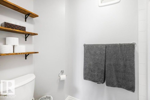 6105 17A Avenue, Edmonton, AB - Indoor Photo Showing Bathroom