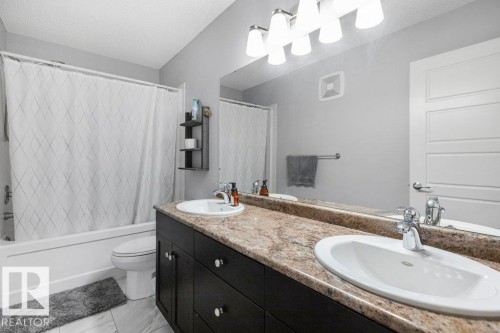 6105 17A Avenue, Edmonton, AB - Indoor Photo Showing Bathroom