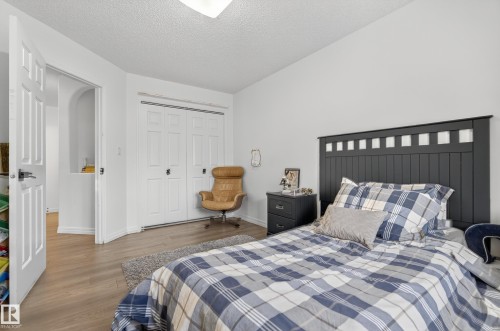 37 Leonard Drive, St. Albert, AB - Indoor Photo Showing Bedroom