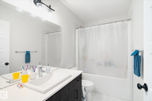 17487 77 Street, Edmonton, AB - Indoor Photo Showing Bathroom