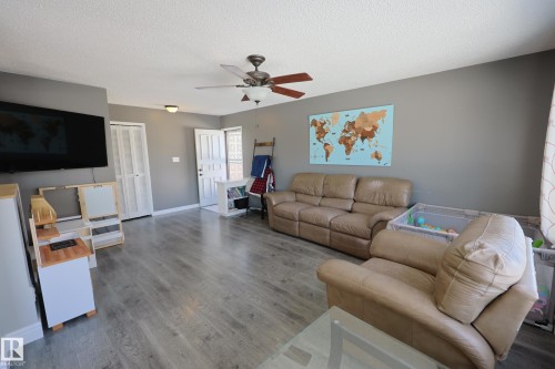 37 Armstrong Crescent, Leduc, AB - Indoor Photo Showing Living Room