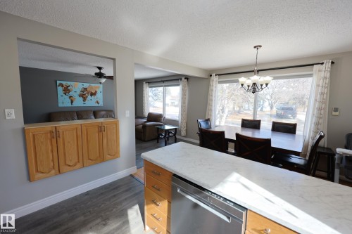 37 Armstrong Crescent, Leduc, AB - Indoor Photo Showing Kitchen