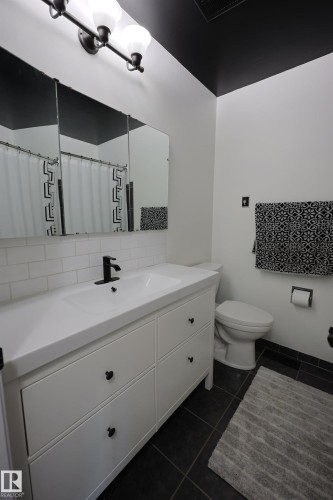 37 Armstrong Crescent, Leduc, AB - Indoor Photo Showing Bathroom