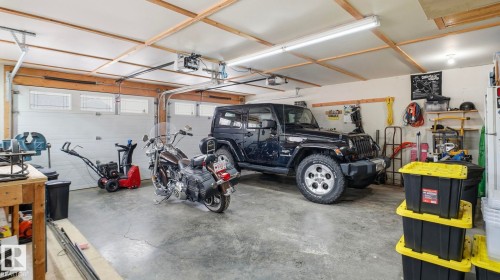 5107 57 Avenue, Stony Plain, AB - Indoor Photo Showing Garage