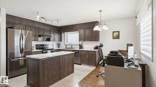 5107 57 Avenue, Stony Plain, AB - Indoor Photo Showing Kitchen