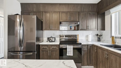 5107 57 Avenue, Stony Plain, AB - Indoor Photo Showing Kitchen With Upgraded Kitchen
