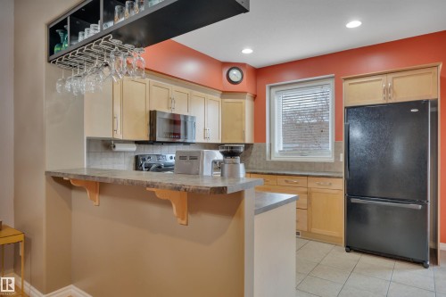 9555 73 Avenue, Edmonton, AB - Indoor Photo Showing Kitchen