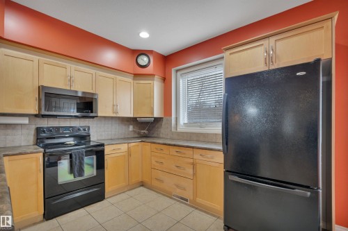 9555 73 Avenue, Edmonton, AB - Indoor Photo Showing Kitchen