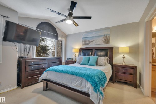 9555 73 Avenue, Edmonton, AB - Indoor Photo Showing Bedroom