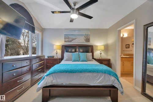 9555 73 Avenue, Edmonton, AB - Indoor Photo Showing Bedroom