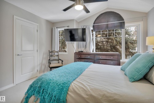 9555 73 Avenue, Edmonton, AB - Indoor Photo Showing Bedroom