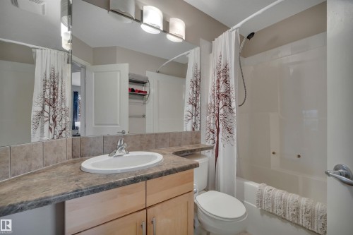 9555 73 Avenue, Edmonton, AB - Indoor Photo Showing Bathroom