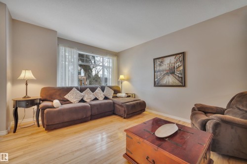 9555 73 Avenue, Edmonton, AB - Indoor Photo Showing Living Room