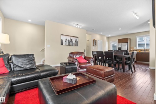 #25 655 Watt Blvd, Edmonton, AB - Indoor Photo Showing Living Room