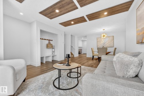 7924 157 Avenue, Edmonton, AB - Indoor Photo Showing Living Room