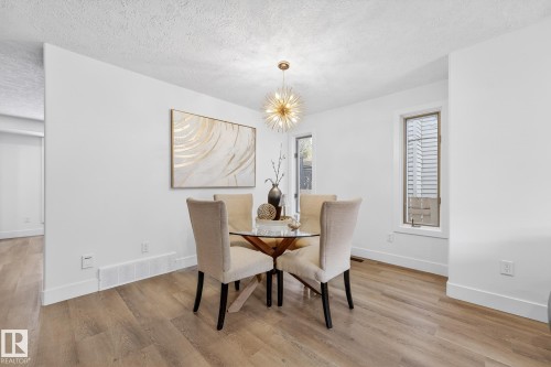 7924 157 Avenue, Edmonton, AB - Indoor Photo Showing Dining Room