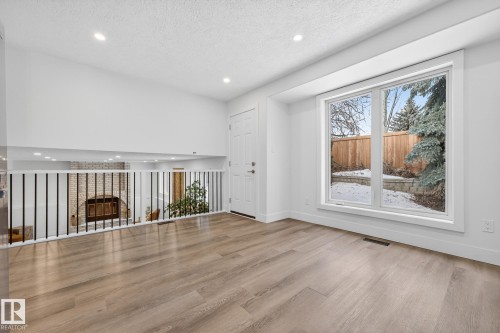 7924 157 Avenue, Edmonton, AB - Indoor Photo Showing Other Room