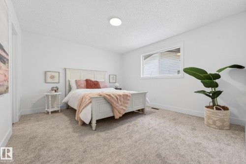 7924 157 Avenue, Edmonton, AB - Indoor Photo Showing Bedroom
