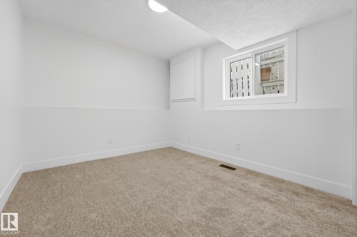7924 157 Avenue, Edmonton, AB - Indoor Photo Showing Other Room